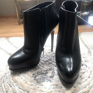 Like new, women’s black Aldo high healed booties